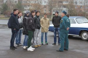 Псковские студенты побывали в гостях у пожарных и спасателей (фото)