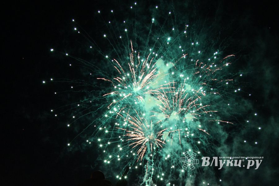 Праздничный салют в честь Дня города