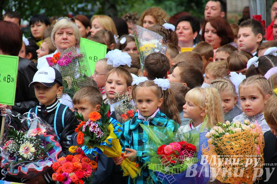 Школы города отметили 1 сентября (фото)