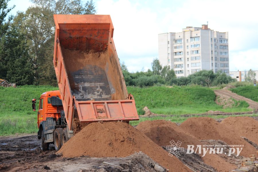 Совсем скоро великолучане смогут гулять по деревянным дорожкам Крепости (ФОТО)