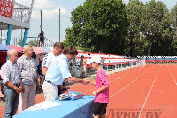 Юные футболисты из Калининграда стали победителями турнира «Локобол» в Великих Луках (фото)