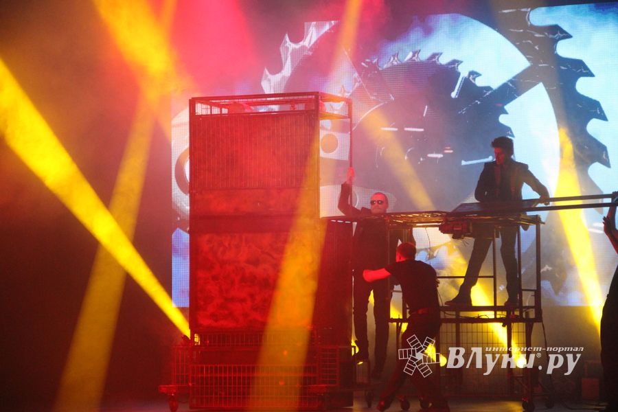 Состоялся концерт братьев Сафроновых «Империя иллюзий» (фото)