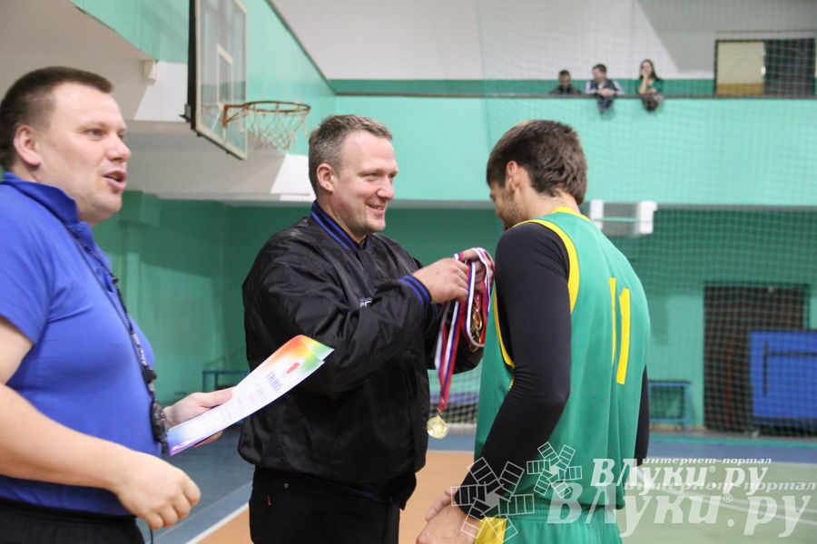 Команда «Экспресс» стала обладательницей Кубка г. Великие Луки по баскетболу
