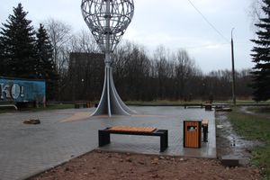 Площадку у будущего знака воздухоплаванию облагораживают (ФОТО)