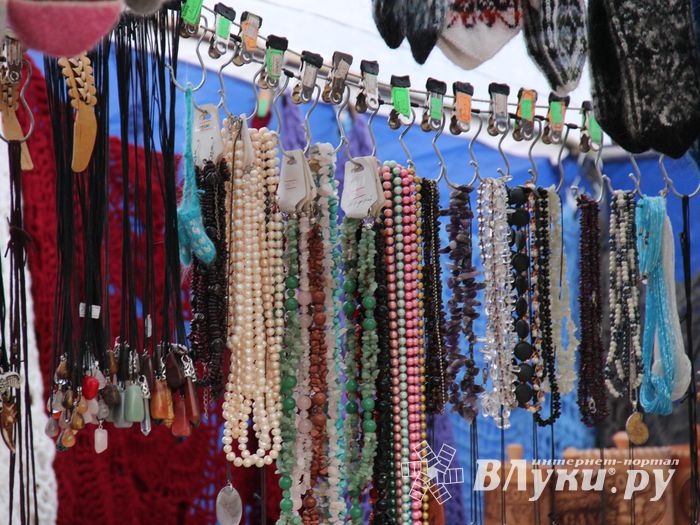 В Великих Луках открылась 8-ая Великолукская универсальная выставка (ФОТО)