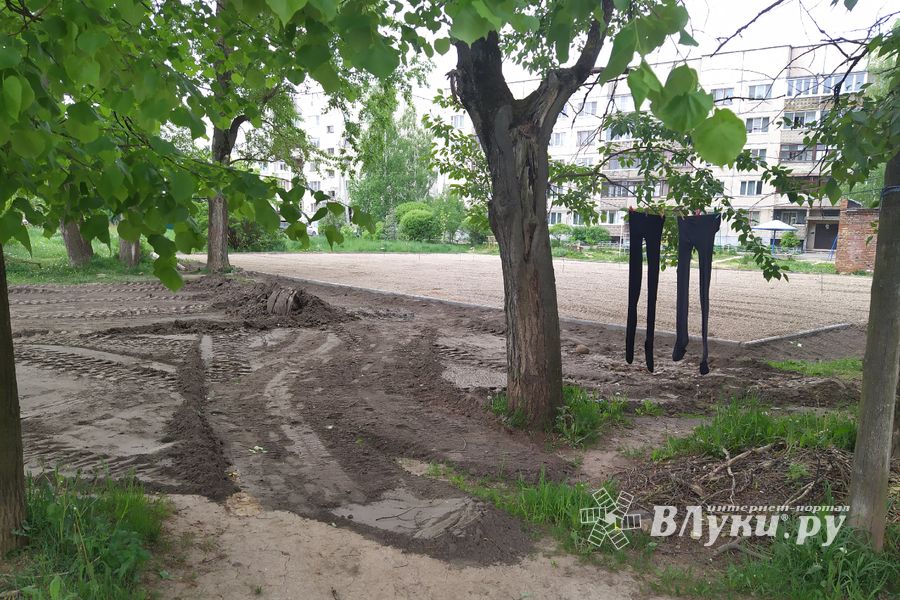 На улице Щорса началось строительство детской площадки (ФОТО)