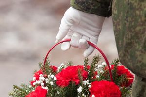 Венок от Президента России Владимира Путина возложили к памятнику 6-ой роте (фото)