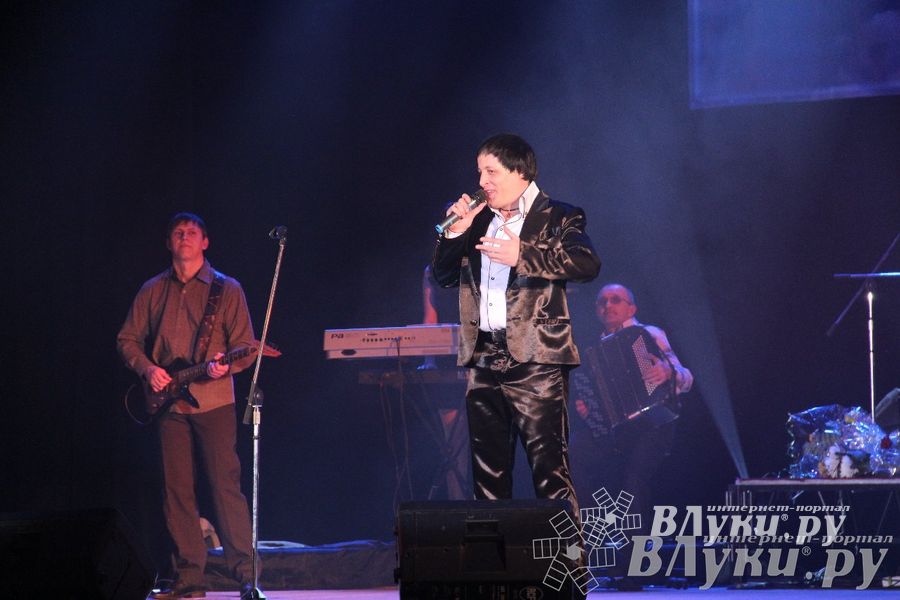 В ДК ЛК состоялся концерт Юрия Михайлова