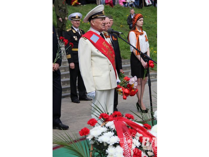 Парад Победы в Великих Луках (фото)