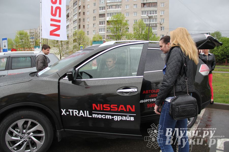 В Великих Луках прошла «Весенняя автоярмарка Великие Луки — 2015» (фото)