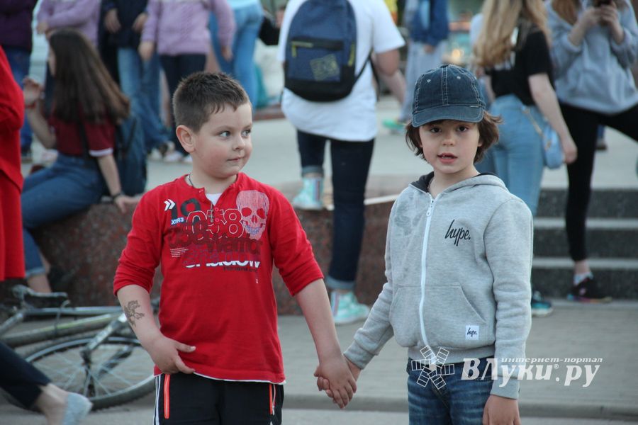 22-я Международная встреча воздухоплавателей завершилась традиционным ночным свечением аэростатов (ФОТО)