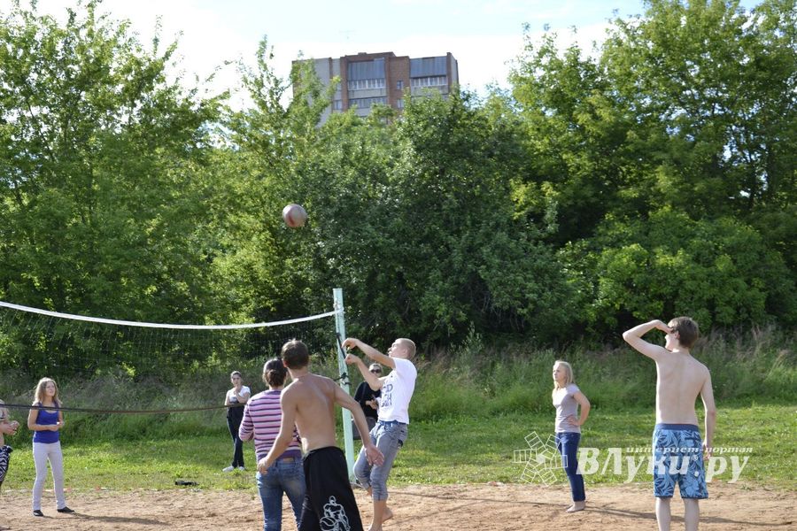 Прошла первая городская пляжная вечеринка «Выгуливаем КеДы»