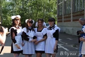 В Великих Луках прозвенели «Последние звонки»