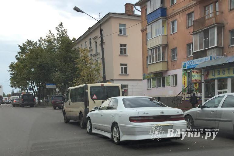 В Великих Луках на проспекте Ленина произошло ДТП (фото)