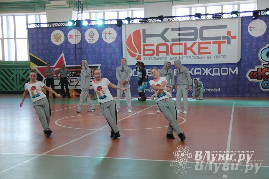 В Великих Луках прошли финальные игры Чемпионата ШБЛ «КЭС-БАСКЕТ» (фото)