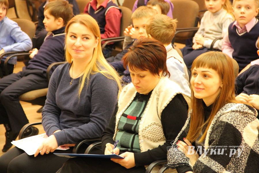 В школе №13 прошёл конкурс «А ну-ка, девочки!» (ФОТО)