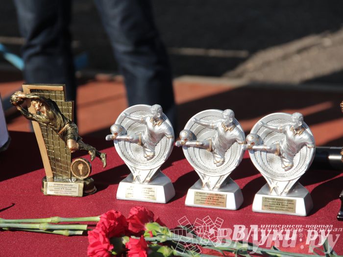 В Великих Луках стартовал открытый турнир по футболу