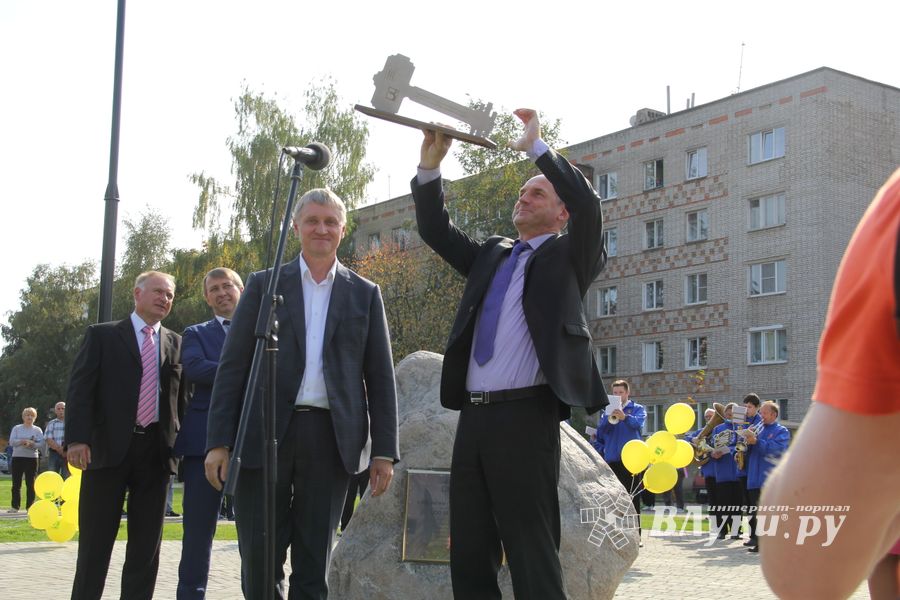 В Великих Луких благоустроили сквер на ул. Жукова (фото)