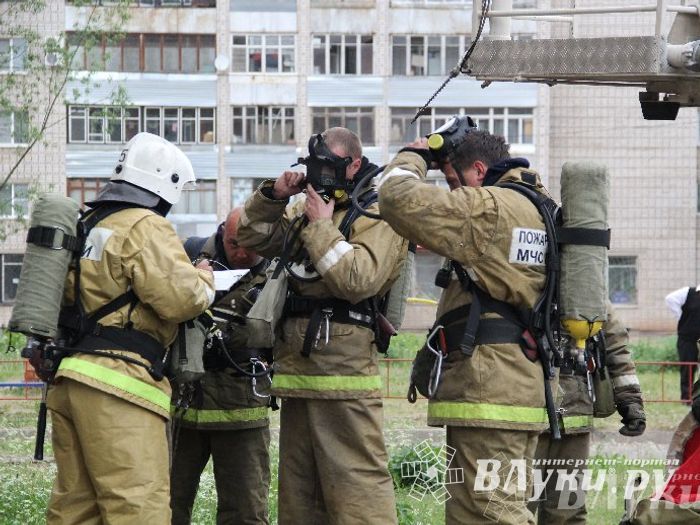 В Великих Луках прошли областные соревнования среди пожарных по спасению пострадавших