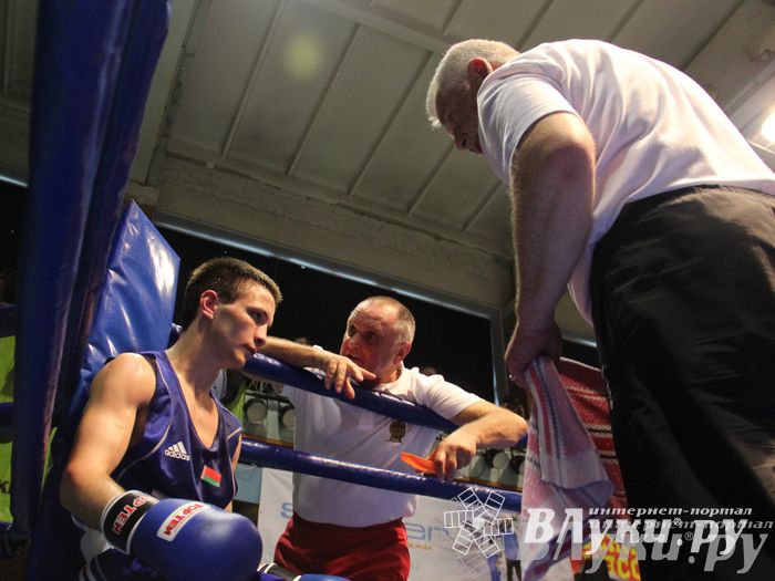 В Великих Луках состоялась матчевая встреча по боксу