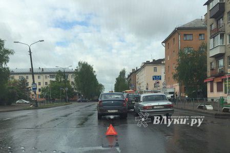 ФОТОФАКТ: Движение на пл. Калинина затруднено