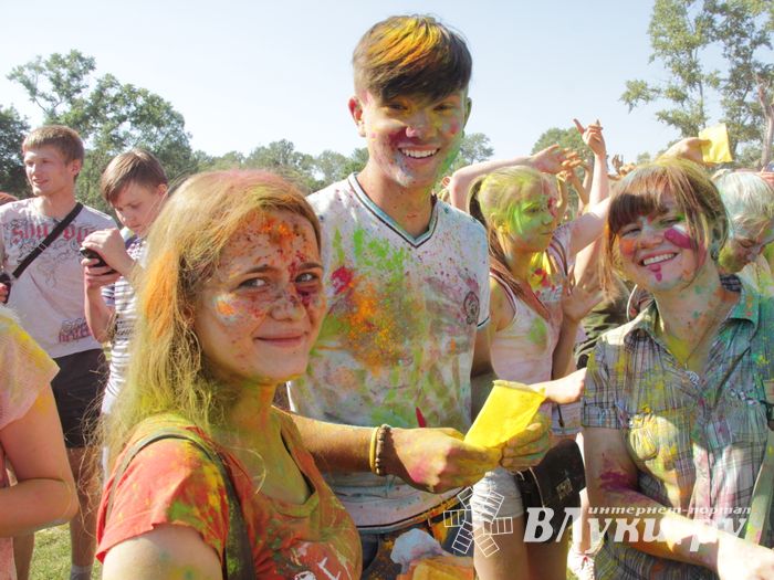 Яркие эмоции «ColorFest» в Великих Луках (ФОТО)