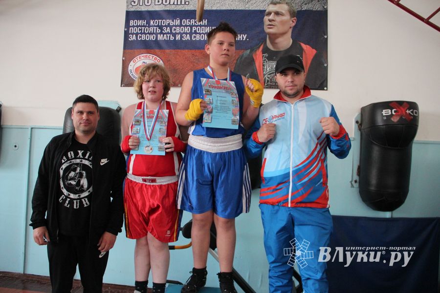В Великих Луках завершился открытый турнир по боксу (ФОТО)