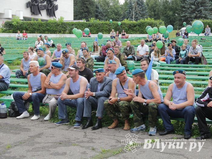 В Великих Луках отмечают День ВДВ (ФОТО)