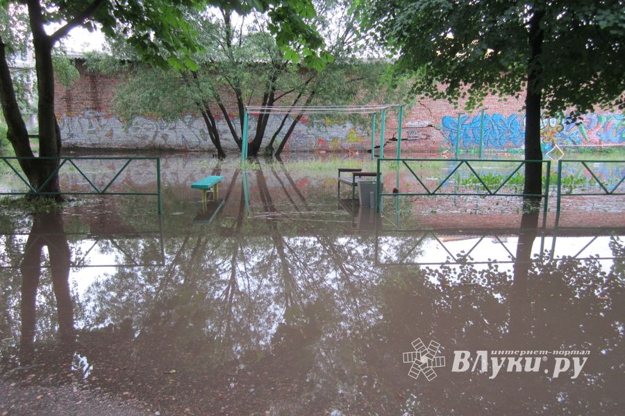 Великие Луки вновь затопило (ФОТО)
