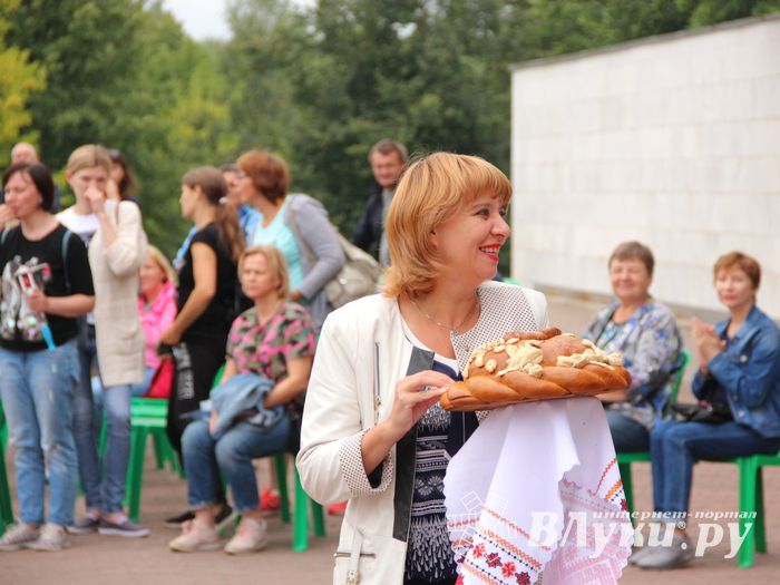 В Великих Луках проходит Международный фестиваль-конкурс среди мажореток и барабанщиц (ФОТО)