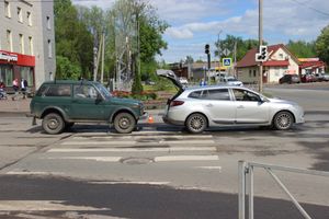 Пропускал полицию и получил удар сзади (ФОТО)