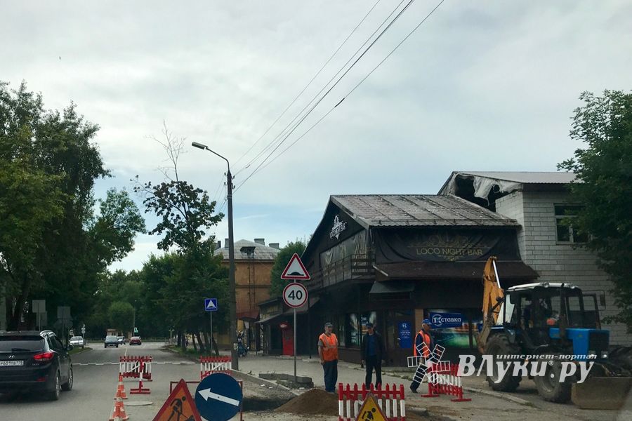 На Вокзальной оперативно устранили течь в водоводе (ФОТО)