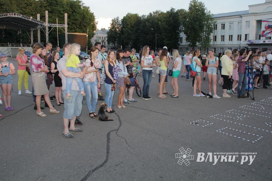«Свеча памяти» в Великих Луках (ФОТО)