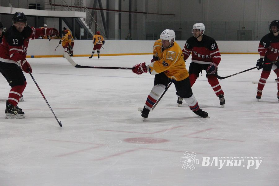 Хоккейные матчи чемпионатов города Великие Луки и Псковской области по хоккею прошли в СОК «Айсберг» (ФОТО)