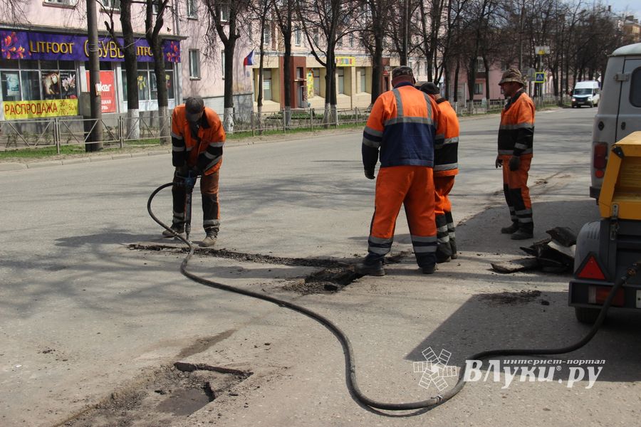 Водителей-великолучан просят быть повнимательнее на проспекте Ленина (ФОТО)