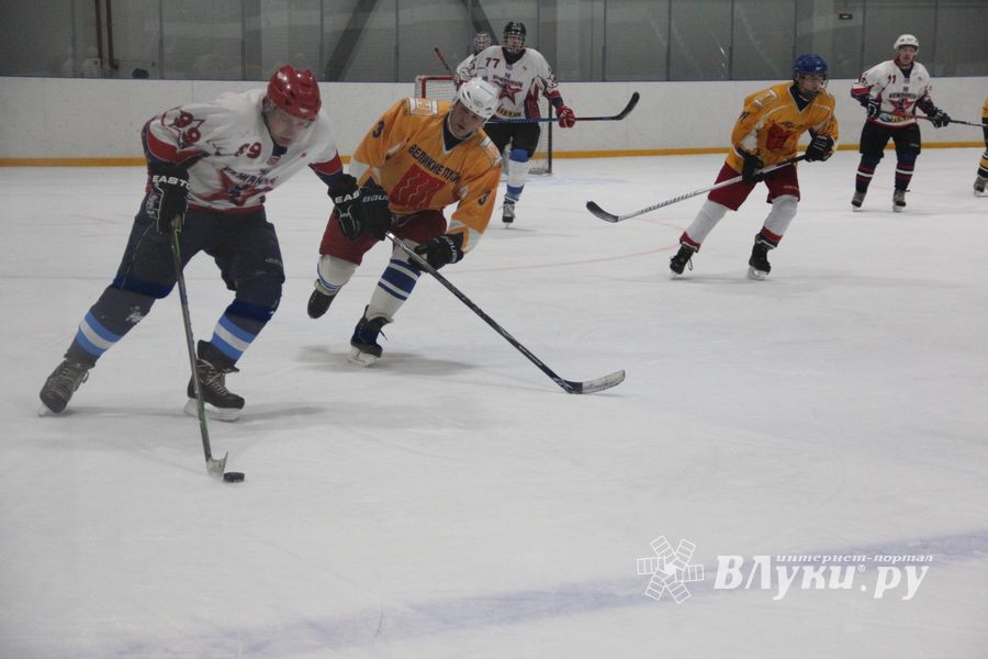 В Великих Луках сторатовал Открытый Чемпионат города по хоккею (ФОТО)