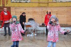 В Великих Луках сожгли Масленицу (фото)