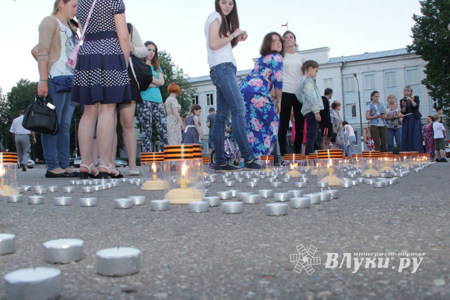 «Свеча памяти» в Великих Луках (ФОТО)