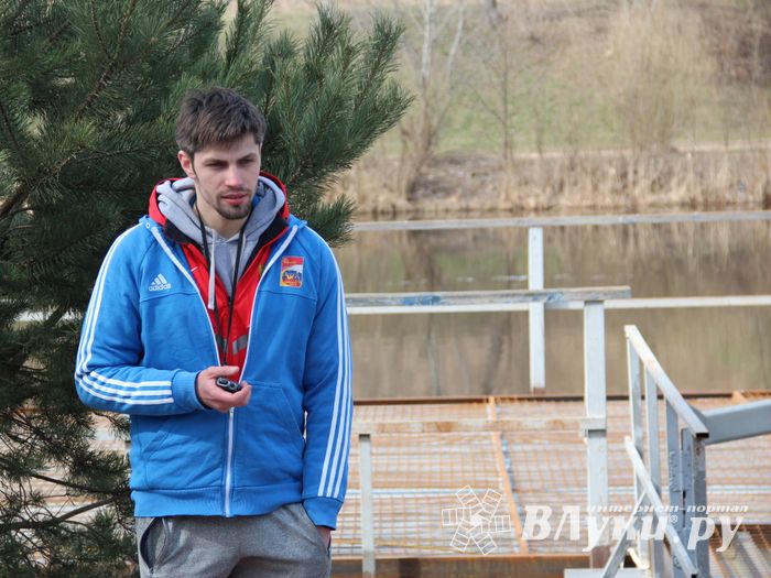 В Великих Луках прошёл легкоатлетический кросс (ФОТО)