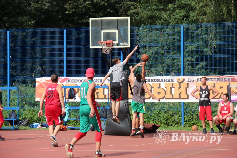 В Великих Луках прошли спортивные мероприятия, приуроченные ко Дню физкультурника (ФОТО)