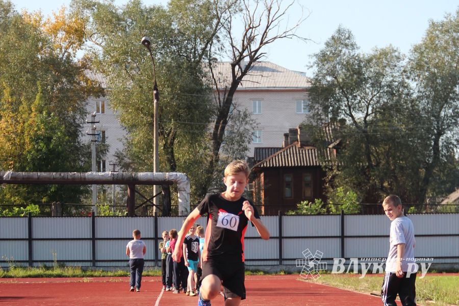 В Великих Луках проходят соревнования «Шиповка юных» (ФОТО)
