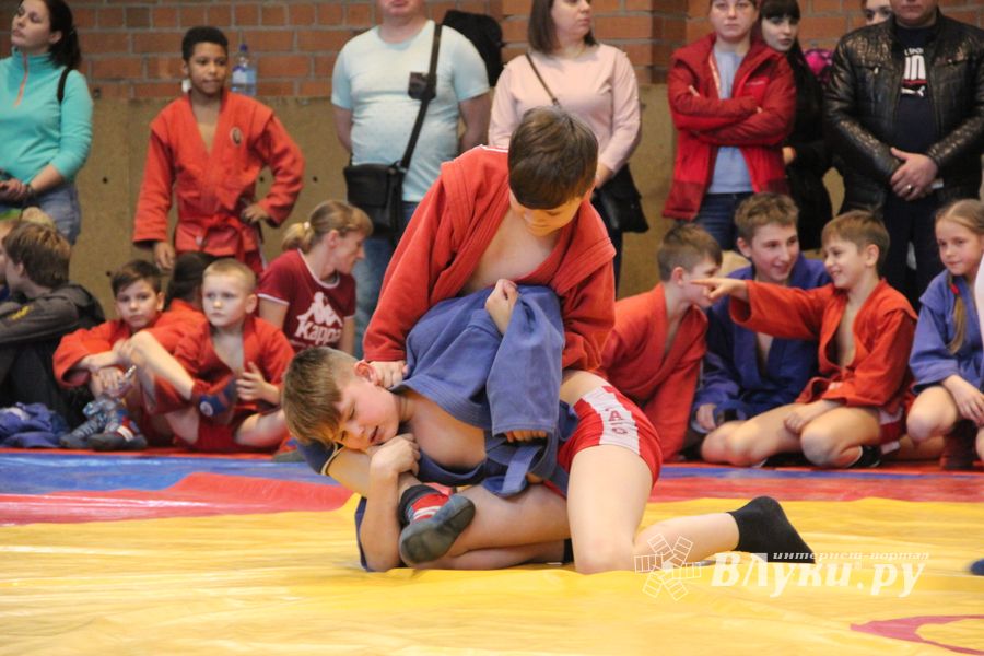 В Великих Луках прошли соревнования, посвященные памяти героев 6-й роты (ФОТО)