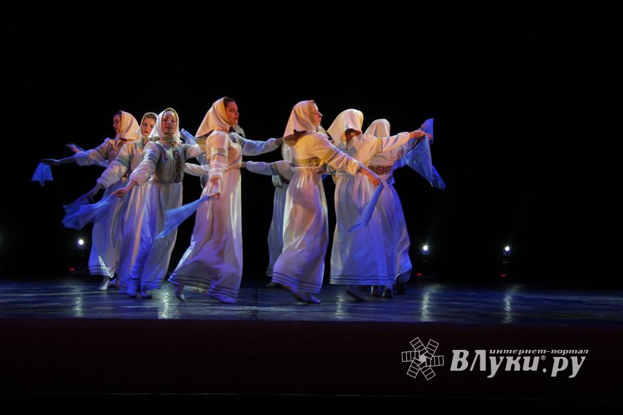 Великие Луки встретили День танца (ФОТО)