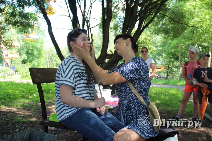 В городском парке Великих Лук прошёл День мороженого