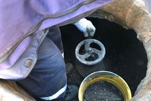 Технический колодец шокировал великолукских газовщиков (ФОТО)