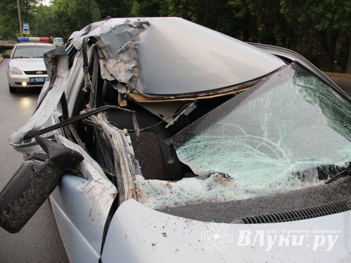 В Великих Луках столкнулись ВАЗ и Газель, есть пострадавшие (ФОТО)