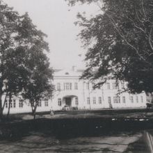 Площадь Тимирязева. Вид на школу им. К.А. Тимирязева. 1937 год.
