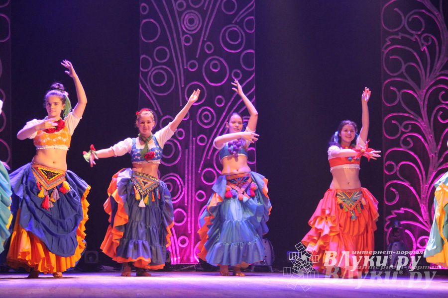  В ДК им. Ленина состоялся отчетный концерт студии восточного танца «Восточные сладости» (фото)