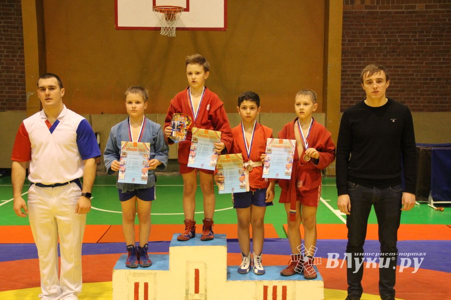 Великолукские самбисты завоевали 11 золотых наград (ФОТО)