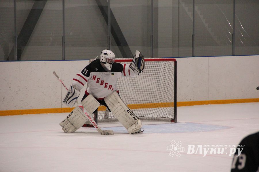 Два зоккейных матча прошли в Великих Луках в рамках Чемпионата города (ФОТО)
